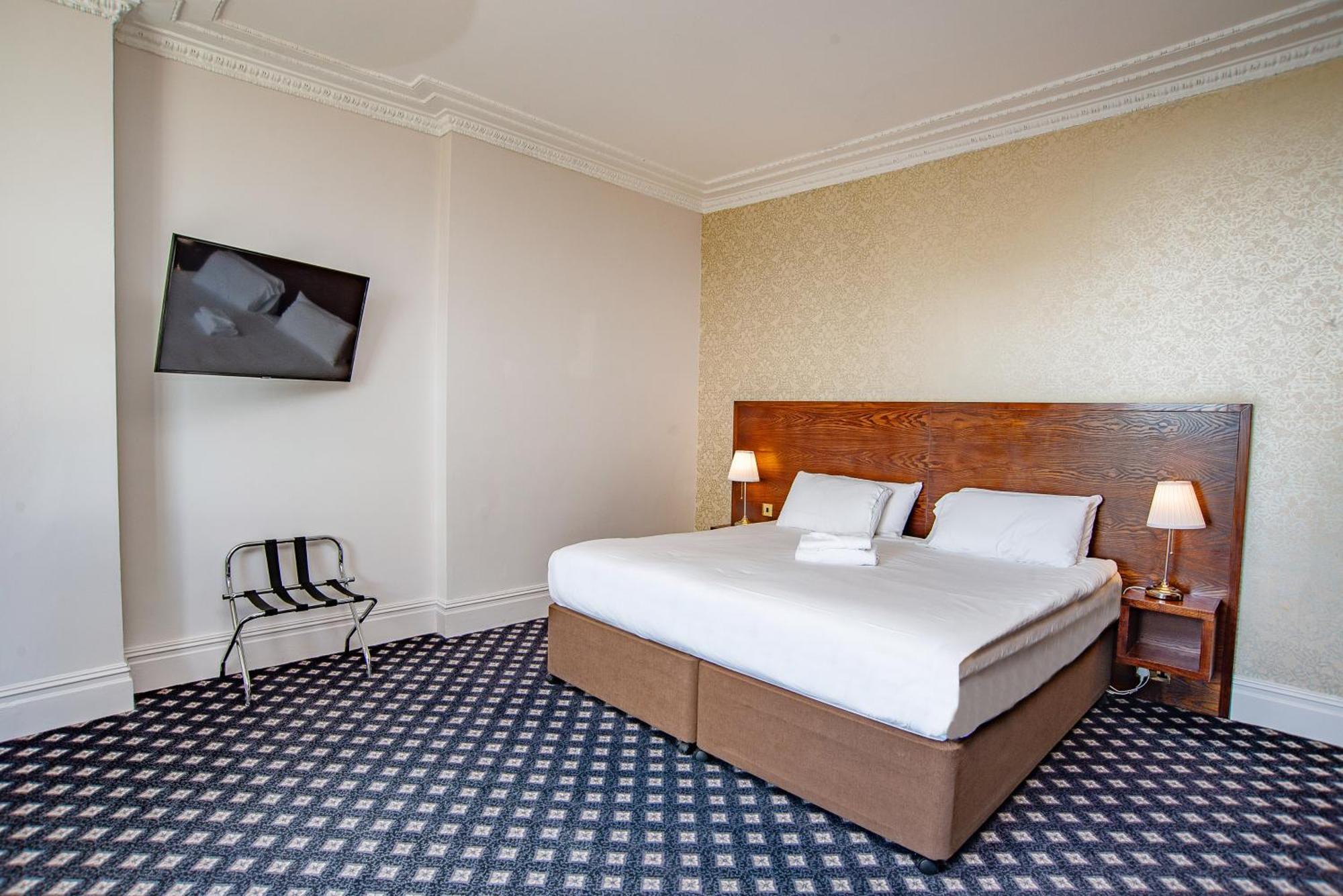 Foley Arms Hotel Грейт-Малверн Экстерьер фото